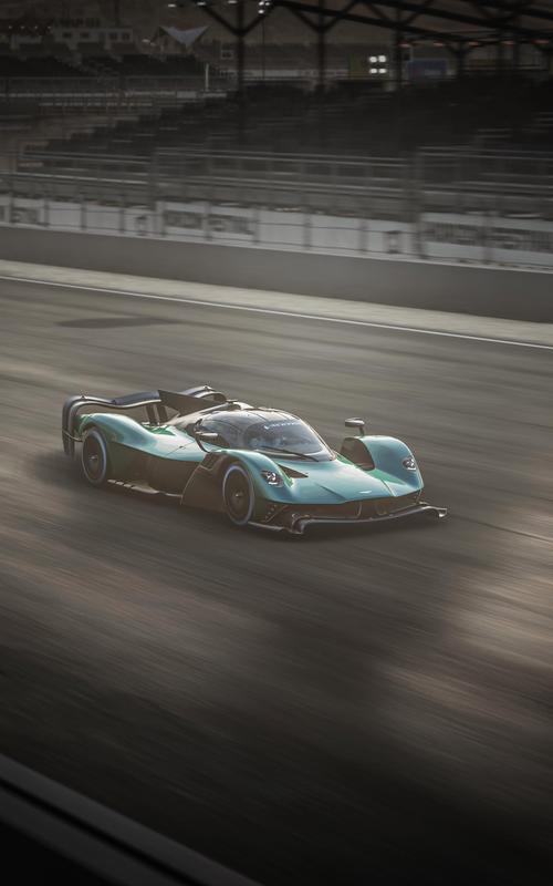 阿斯顿马丁力克红牛车队，塞恩斯惊艳四座