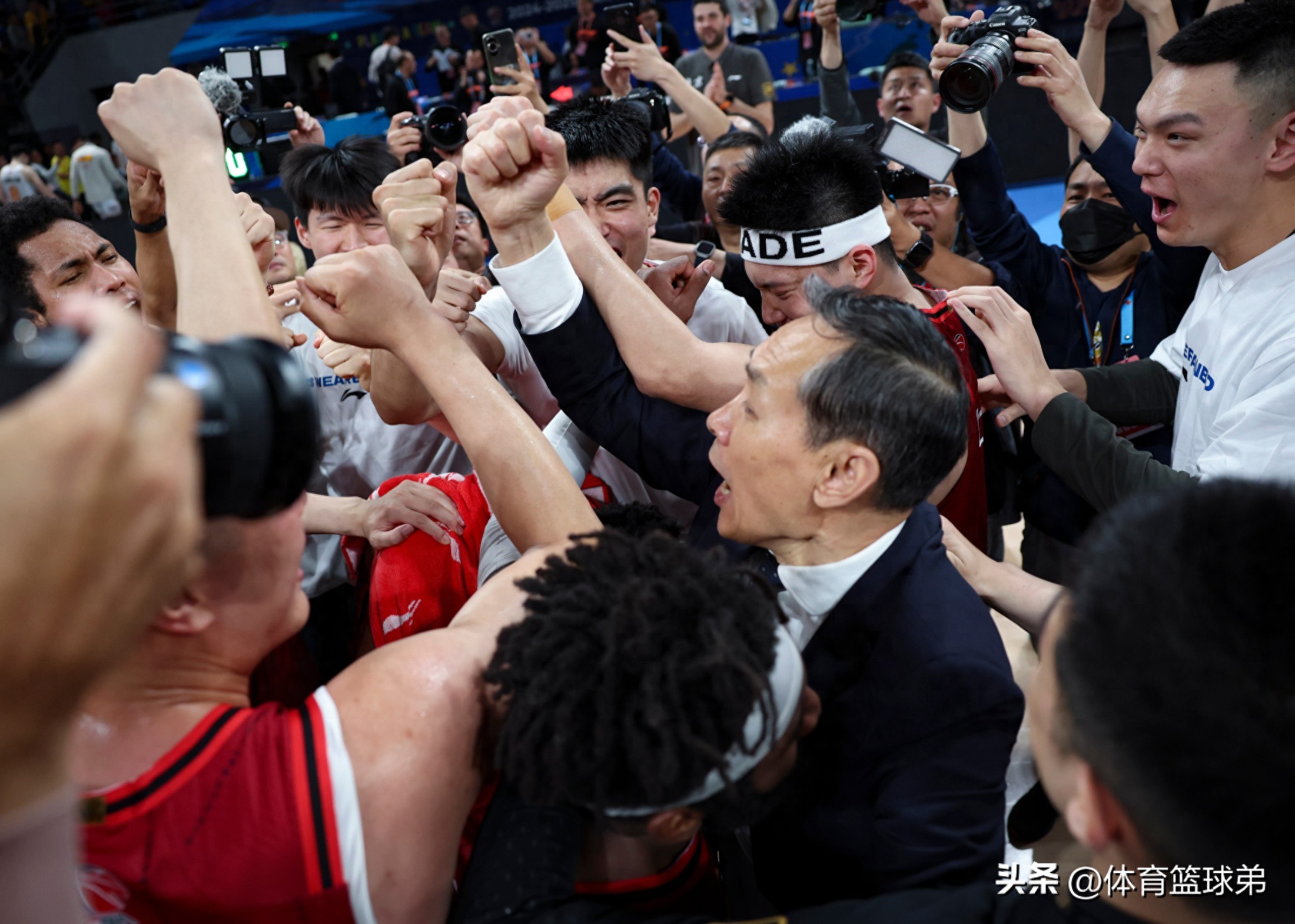 篮网横扫广州队,西亚卡姆点燃赛场 篮网横扫广州队,西亚卡姆点燃赛场