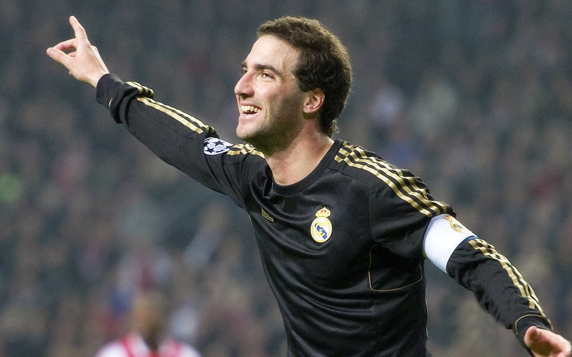 凯恩爆发撕裂塞内加尔铁壁，日耳曼战车碾过卫冕冠军驶向王座