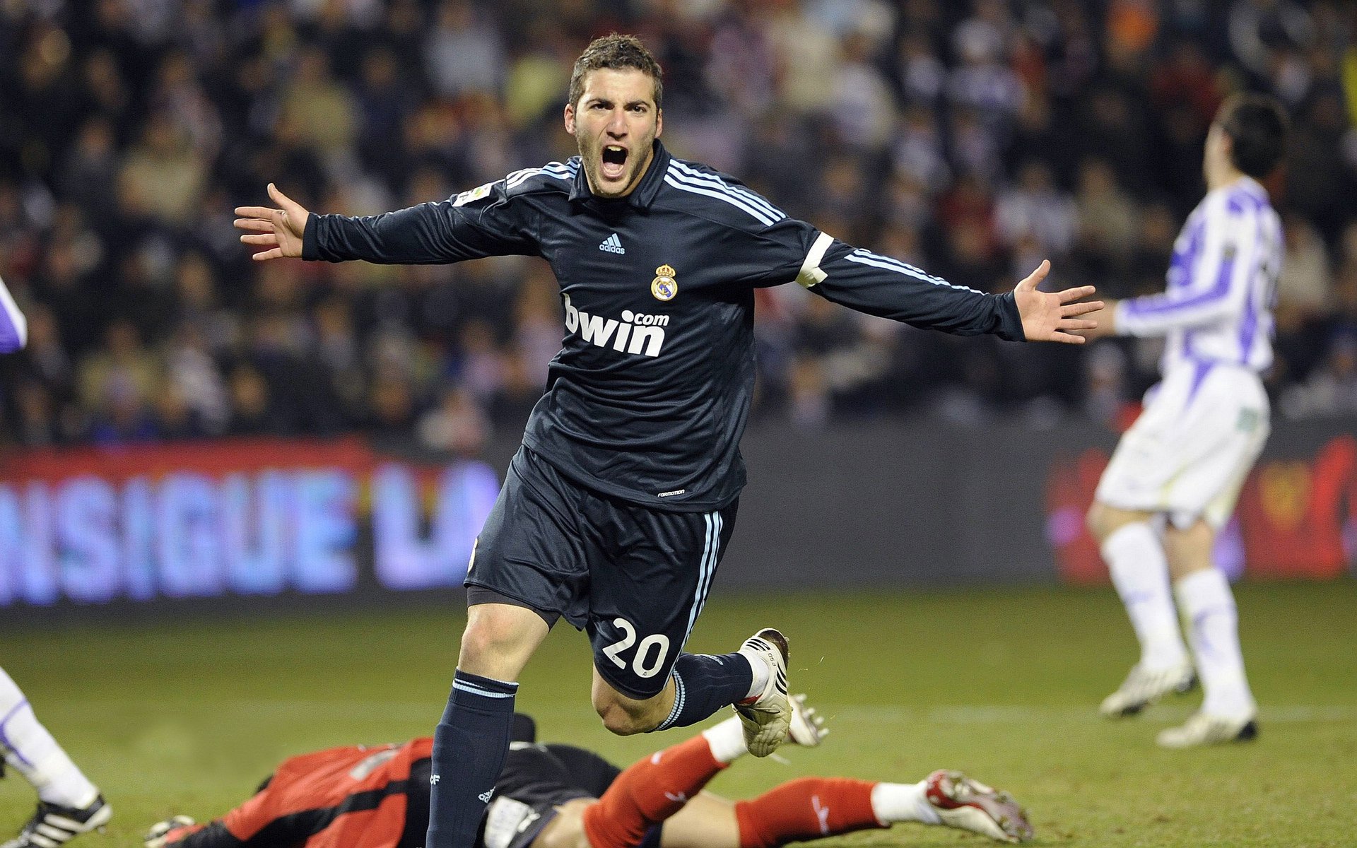 阿尔瓦雷斯，智利终结韩国，关键先生如何炼成？